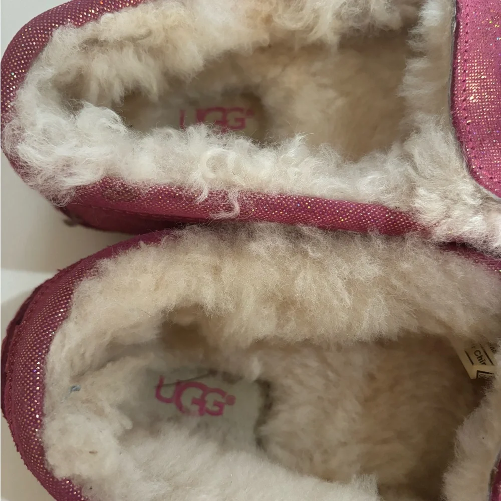UGG Sz 3 Glittery Pink Bow Sheepskin Lined Moccasins
